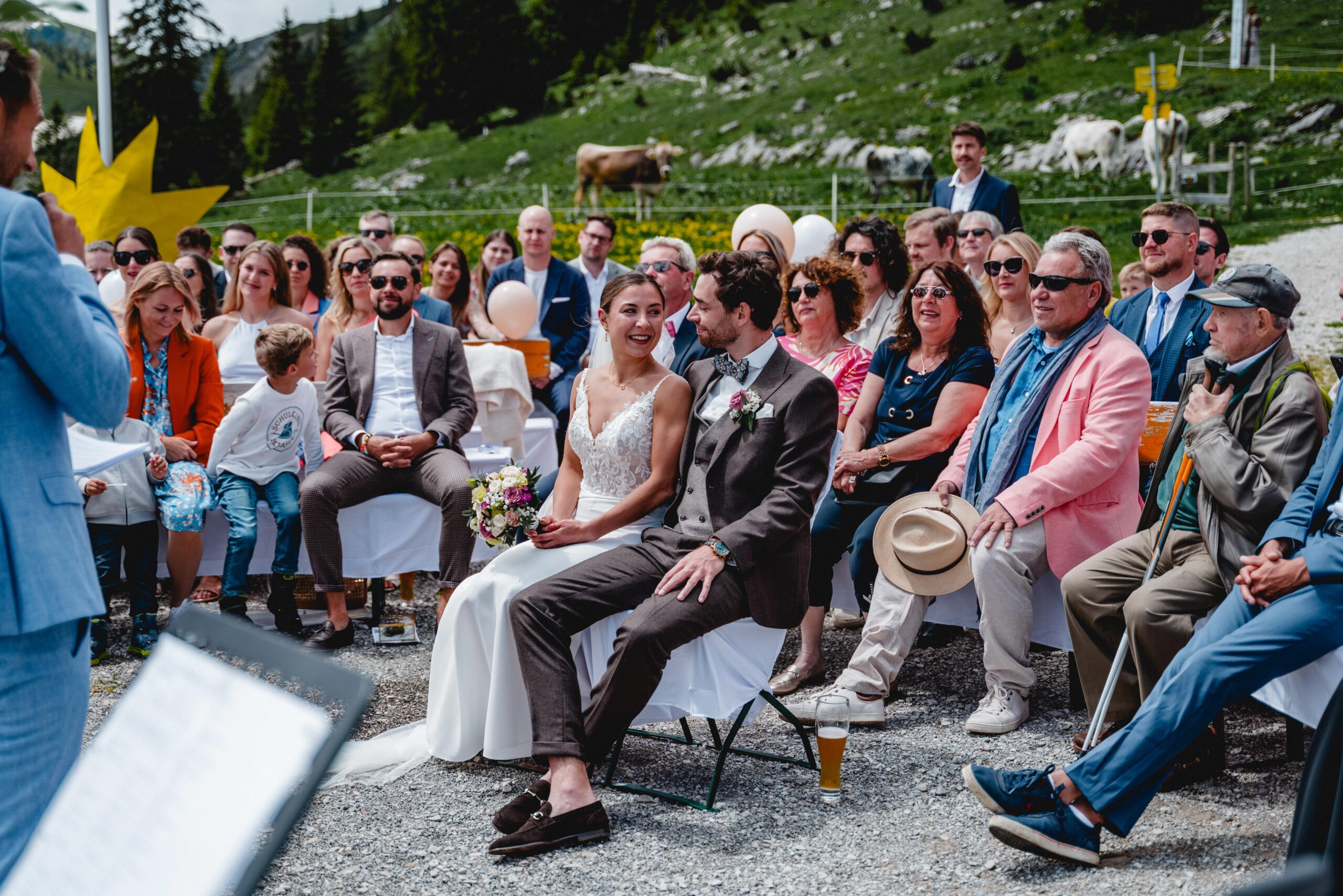 Hochzeit Tannheimer Tal, Hochzeitsfotografie Tannheimer Tal, Hochzeitsfotografin Österreich, Hochzeit in Österreich, Hochzeitslocation Tannheimer Tal, Getting Ready Hochzeit, First Moment Hochzeit, La Soa Chalets Hochzeit, Brautpaarshooting Tannheimer Tal, Gondel Hochzeit, Trauung auf dem Berg Österreich, Berg Hochzeit Österreich, Outdoor Hochzeit Tannheimer Tal, Hochzeitsfotografie Alpen, Alpenhochzeit Österreich, Hochzeitsfotografie Getting Ready Momente, First Look Hochzeitsfotografin Tannheimer Tal, La Soa Chalets Hochzeitslocation, Romantische Trauung auf dem Berg in Österreich, Brautpaarshooting in den Alpen, Gondelfahrt Hochzeit Tannheimer Tal, Hochzeitsfotografin für Alpenhochzeit, Hochzeit in La Soa Chalets Österreich, Exklusive Hochzeitsfotografie Tannheimer Tal, Hochzeit mit Gondel in den Bergen, Tipps für die perfekte Hochzeit im Tannheimer Tal, Die schönsten Hochzeitslocations in den Alpen, So wird das Getting Ready unvergesslich, First Moment: Der erste Augenblick als Brautpaar, Heiraten in den La Soa Chalets in Österreich, Romantische Bergtrauung in den Alpen, Inspirationen für ein Brautpaarshooting in den Bergen, Hochzeit mit Gondelfahrt im Tannheimer Tal, destination wedding österreich