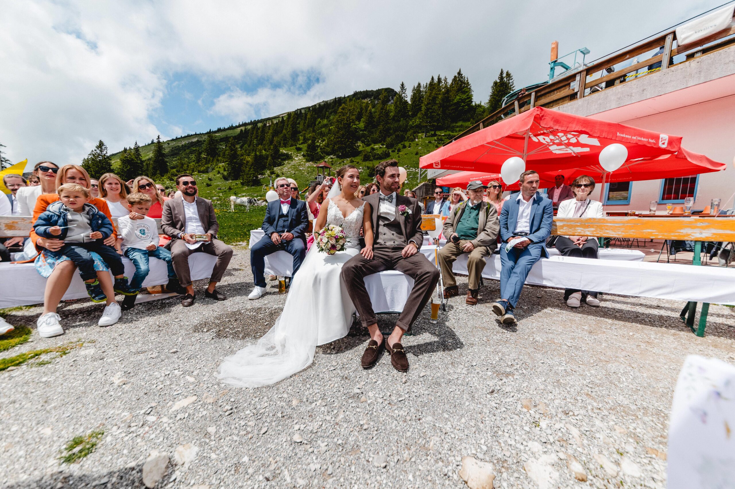 Hochzeit Tannheimer Tal, Hochzeitsfotografie Tannheimer Tal, Hochzeitsfotografin Österreich, Hochzeit in Österreich, Hochzeitslocation Tannheimer Tal, Getting Ready Hochzeit, First Moment Hochzeit, La Soa Chalets Hochzeit, Brautpaarshooting Tannheimer Tal, Gondel Hochzeit, Trauung auf dem Berg Österreich, Berg Hochzeit Österreich, Outdoor Hochzeit Tannheimer Tal, Hochzeitsfotografie Alpen, Alpenhochzeit Österreich, Hochzeitsfotografie Getting Ready Momente, First Look Hochzeitsfotografin Tannheimer Tal, La Soa Chalets Hochzeitslocation, Romantische Trauung auf dem Berg in Österreich, Brautpaarshooting in den Alpen, Gondelfahrt Hochzeit Tannheimer Tal, Hochzeitsfotografin für Alpenhochzeit, Hochzeit in La Soa Chalets Österreich, Exklusive Hochzeitsfotografie Tannheimer Tal, Hochzeit mit Gondel in den Bergen, Tipps für die perfekte Hochzeit im Tannheimer Tal, Die schönsten Hochzeitslocations in den Alpen, So wird das Getting Ready unvergesslich, First Moment: Der erste Augenblick als Brautpaar, Heiraten in den La Soa Chalets in Österreich, Romantische Bergtrauung in den Alpen, Inspirationen für ein Brautpaarshooting in den Bergen, Hochzeit mit Gondelfahrt im Tannheimer Tal, destination wedding österreich