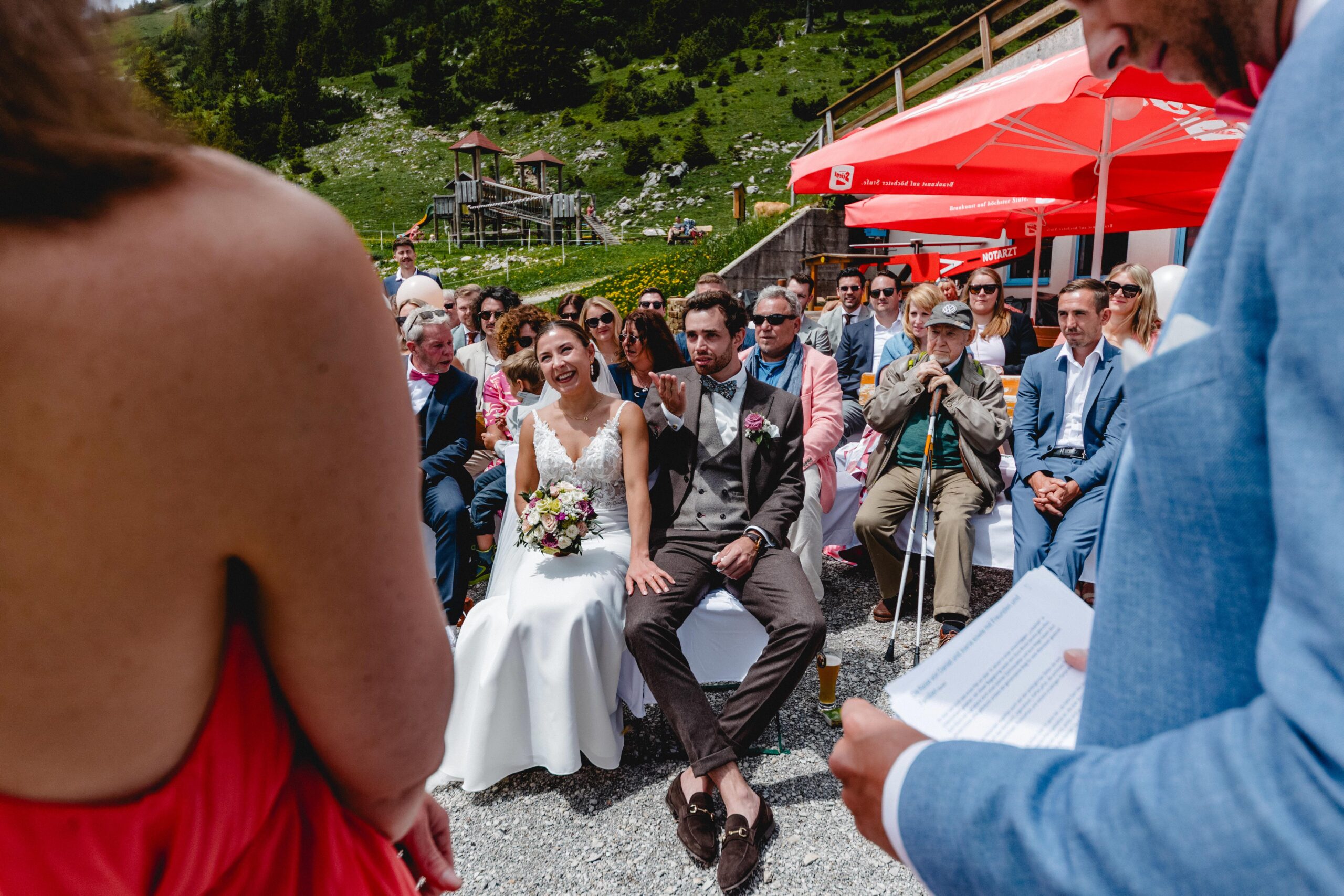 Hochzeit Tannheimer Tal, Hochzeitsfotografie Tannheimer Tal, Hochzeitsfotografin Österreich, Hochzeit in Österreich, Hochzeitslocation Tannheimer Tal, Getting Ready Hochzeit, First Moment Hochzeit, La Soa Chalets Hochzeit, Brautpaarshooting Tannheimer Tal, Gondel Hochzeit, Trauung auf dem Berg Österreich, Berg Hochzeit Österreich, Outdoor Hochzeit Tannheimer Tal, Hochzeitsfotografie Alpen, Alpenhochzeit Österreich, Hochzeitsfotografie Getting Ready Momente, First Look Hochzeitsfotografin Tannheimer Tal, La Soa Chalets Hochzeitslocation, Romantische Trauung auf dem Berg in Österreich, Brautpaarshooting in den Alpen, Gondelfahrt Hochzeit Tannheimer Tal, Hochzeitsfotografin für Alpenhochzeit, Hochzeit in La Soa Chalets Österreich, Exklusive Hochzeitsfotografie Tannheimer Tal, Hochzeit mit Gondel in den Bergen, Tipps für die perfekte Hochzeit im Tannheimer Tal, Die schönsten Hochzeitslocations in den Alpen, So wird das Getting Ready unvergesslich, First Moment: Der erste Augenblick als Brautpaar, Heiraten in den La Soa Chalets in Österreich, Romantische Bergtrauung in den Alpen, Inspirationen für ein Brautpaarshooting in den Bergen, Hochzeit mit Gondelfahrt im Tannheimer Tal, destination wedding österreich
