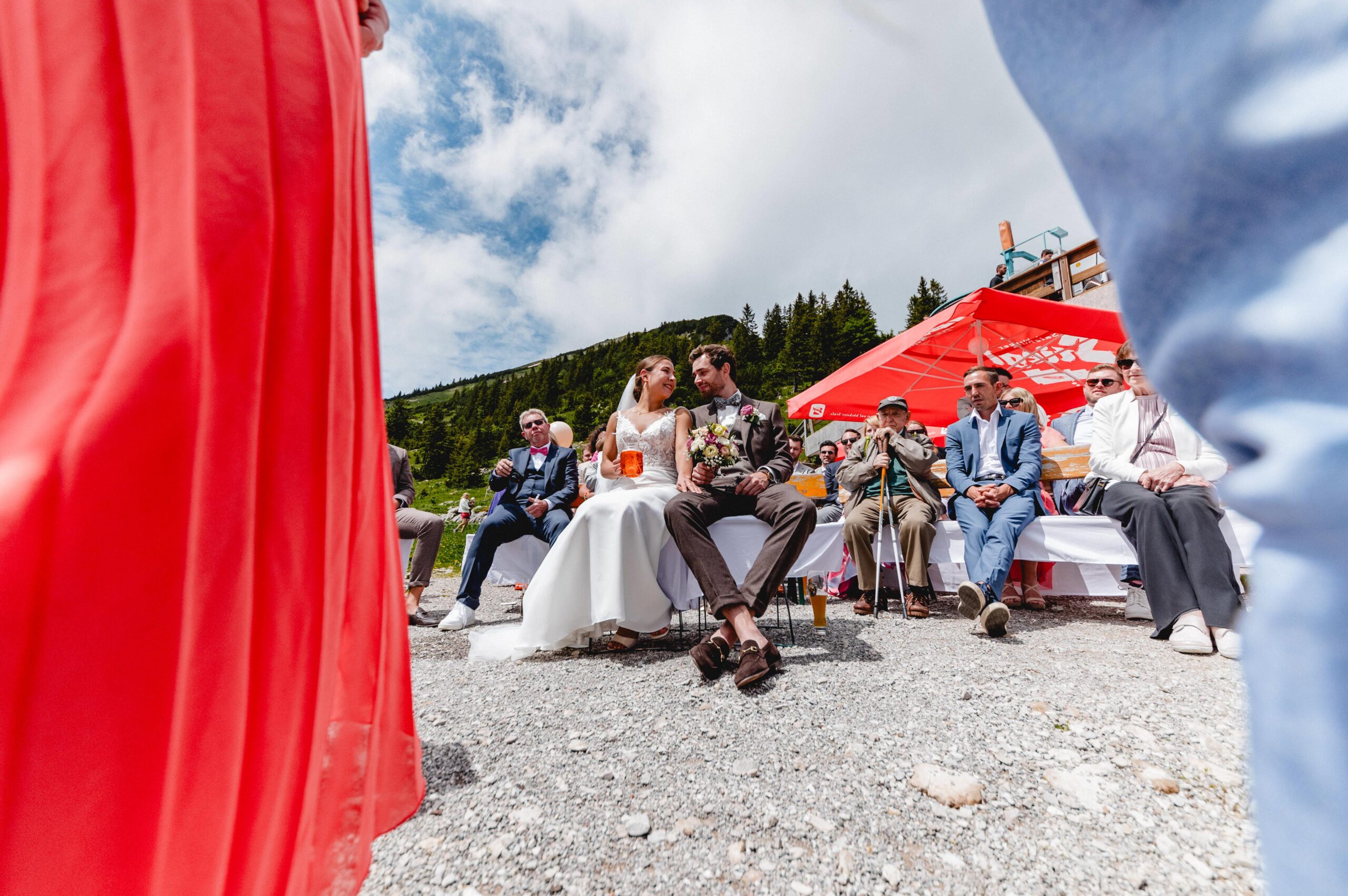 Hochzeit Tannheimer Tal, Hochzeitsfotografie Tannheimer Tal, Hochzeitsfotografin Österreich, Hochzeit in Österreich, Hochzeitslocation Tannheimer Tal, Getting Ready Hochzeit, First Moment Hochzeit, La Soa Chalets Hochzeit, Brautpaarshooting Tannheimer Tal, Gondel Hochzeit, Trauung auf dem Berg Österreich, Berg Hochzeit Österreich, Outdoor Hochzeit Tannheimer Tal, Hochzeitsfotografie Alpen, Alpenhochzeit Österreich, Hochzeitsfotografie Getting Ready Momente, First Look Hochzeitsfotografin Tannheimer Tal, La Soa Chalets Hochzeitslocation, Romantische Trauung auf dem Berg in Österreich, Brautpaarshooting in den Alpen, Gondelfahrt Hochzeit Tannheimer Tal, Hochzeitsfotografin für Alpenhochzeit, Hochzeit in La Soa Chalets Österreich, Exklusive Hochzeitsfotografie Tannheimer Tal, Hochzeit mit Gondel in den Bergen, Tipps für die perfekte Hochzeit im Tannheimer Tal, Die schönsten Hochzeitslocations in den Alpen, So wird das Getting Ready unvergesslich, First Moment: Der erste Augenblick als Brautpaar, Heiraten in den La Soa Chalets in Österreich, Romantische Bergtrauung in den Alpen, Inspirationen für ein Brautpaarshooting in den Bergen, Hochzeit mit Gondelfahrt im Tannheimer Tal, destination wedding österreich
