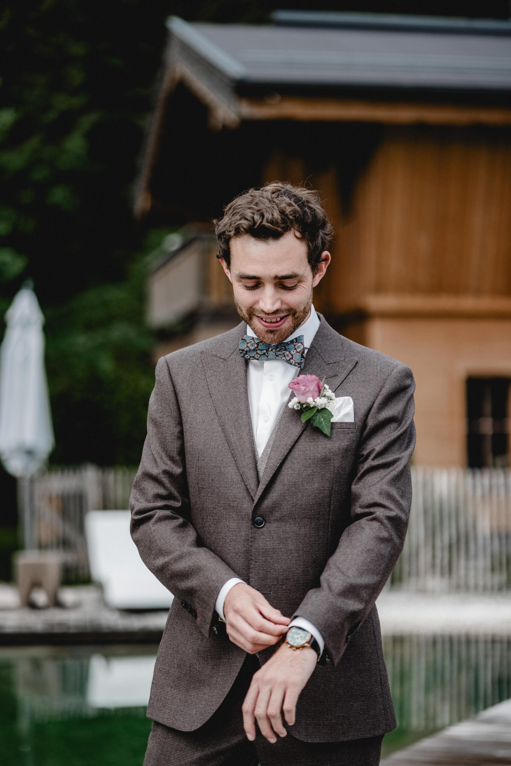 Hochzeit Tannheimer Tal, Hochzeitsfotografie Tannheimer Tal, Hochzeitsfotografin Österreich, Hochzeit in Österreich, Hochzeitslocation Tannheimer Tal, Getting Ready Hochzeit, First Moment Hochzeit, La Soa Chalets Hochzeit, Brautpaarshooting Tannheimer Tal, Gondel Hochzeit, Trauung auf dem Berg Österreich, Berg Hochzeit Österreich, Outdoor Hochzeit Tannheimer Tal, Hochzeitsfotografie Alpen, Alpenhochzeit Österreich, Hochzeitsfotografie Getting Ready Momente, First Look Hochzeitsfotografin Tannheimer Tal, La Soa Chalets Hochzeitslocation, Romantische Trauung auf dem Berg in Österreich, Brautpaarshooting in den Alpen, Gondelfahrt Hochzeit Tannheimer Tal, Hochzeitsfotografin für Alpenhochzeit, Hochzeit in La Soa Chalets Österreich, Exklusive Hochzeitsfotografie Tannheimer Tal, Hochzeit mit Gondel in den Bergen, Tipps für die perfekte Hochzeit im Tannheimer Tal, Die schönsten Hochzeitslocations in den Alpen, So wird das Getting Ready unvergesslich, First Moment: Der erste Augenblick als Brautpaar, Heiraten in den La Soa Chalets in Österreich, Romantische Bergtrauung in den Alpen, Inspirationen für ein Brautpaarshooting in den Bergen, Hochzeit mit Gondelfahrt im Tannheimer Tal, destination wedding österreich