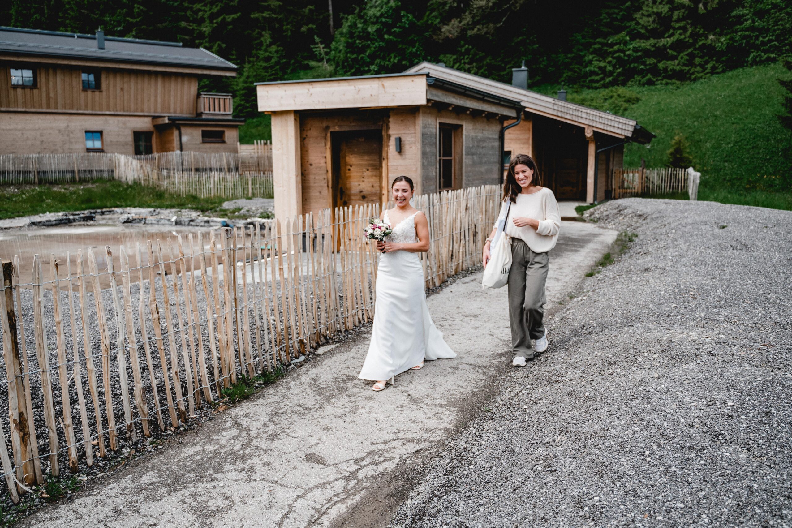 Hochzeit Tannheimer Tal, Hochzeitsfotografie Tannheimer Tal, Hochzeitsfotografin Österreich, Hochzeit in Österreich, Hochzeitslocation Tannheimer Tal, Getting Ready Hochzeit, First Moment Hochzeit, La Soa Chalets Hochzeit, Brautpaarshooting Tannheimer Tal, Gondel Hochzeit, Trauung auf dem Berg Österreich, Berg Hochzeit Österreich, Outdoor Hochzeit Tannheimer Tal, Hochzeitsfotografie Alpen, Alpenhochzeit Österreich, Hochzeitsfotografie Getting Ready Momente, First Look Hochzeitsfotografin Tannheimer Tal, La Soa Chalets Hochzeitslocation, Romantische Trauung auf dem Berg in Österreich, Brautpaarshooting in den Alpen, Gondelfahrt Hochzeit Tannheimer Tal, Hochzeitsfotografin für Alpenhochzeit, Hochzeit in La Soa Chalets Österreich, Exklusive Hochzeitsfotografie Tannheimer Tal, Hochzeit mit Gondel in den Bergen, Tipps für die perfekte Hochzeit im Tannheimer Tal, Die schönsten Hochzeitslocations in den Alpen, So wird das Getting Ready unvergesslich, First Moment: Der erste Augenblick als Brautpaar, Heiraten in den La Soa Chalets in Österreich, Romantische Bergtrauung in den Alpen, Inspirationen für ein Brautpaarshooting in den Bergen, Hochzeit mit Gondelfahrt im Tannheimer Tal, destination wedding österreich