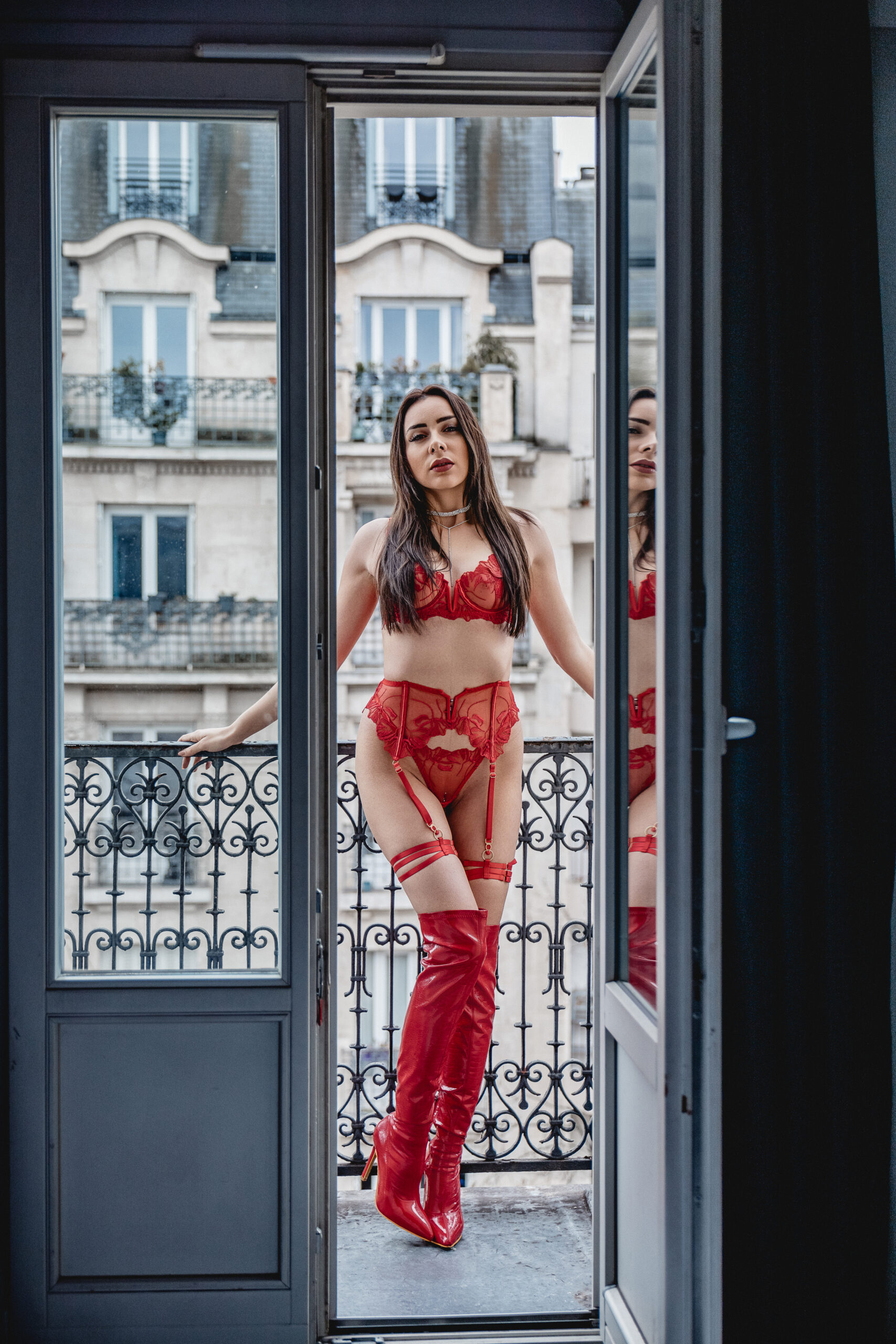 Paris, portrait, cafe in paris, shooting in paris, model, dessous, unterwäsche, dessous in paris